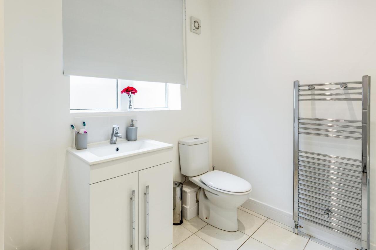 Dartford, Kent - Modern 2Bd 2Bath En-Suite Bungalow M25 Bluewater Exterior photo